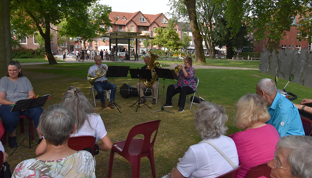 2024 08 29 SNC Lesung im Schlosspark 0011w